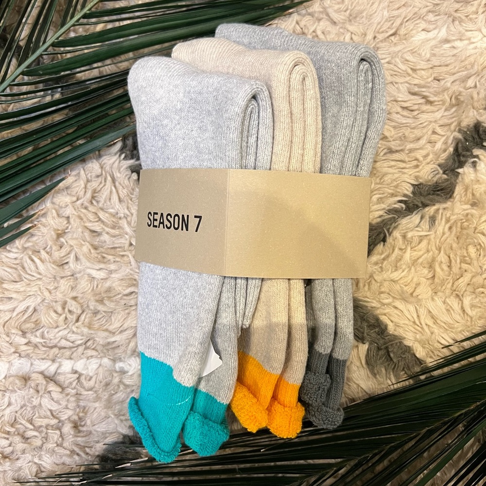 YEEZY SOCKS